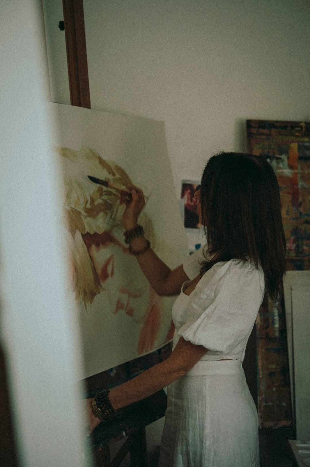 girl painting 1