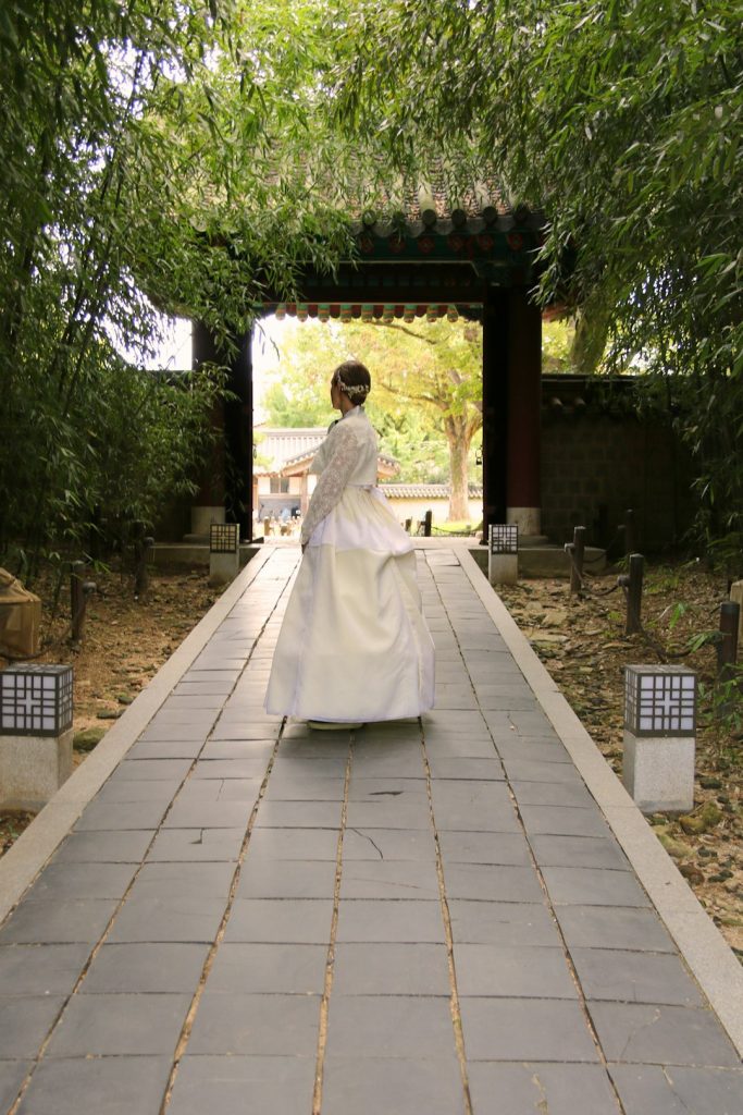 korean girl in hanbok 1